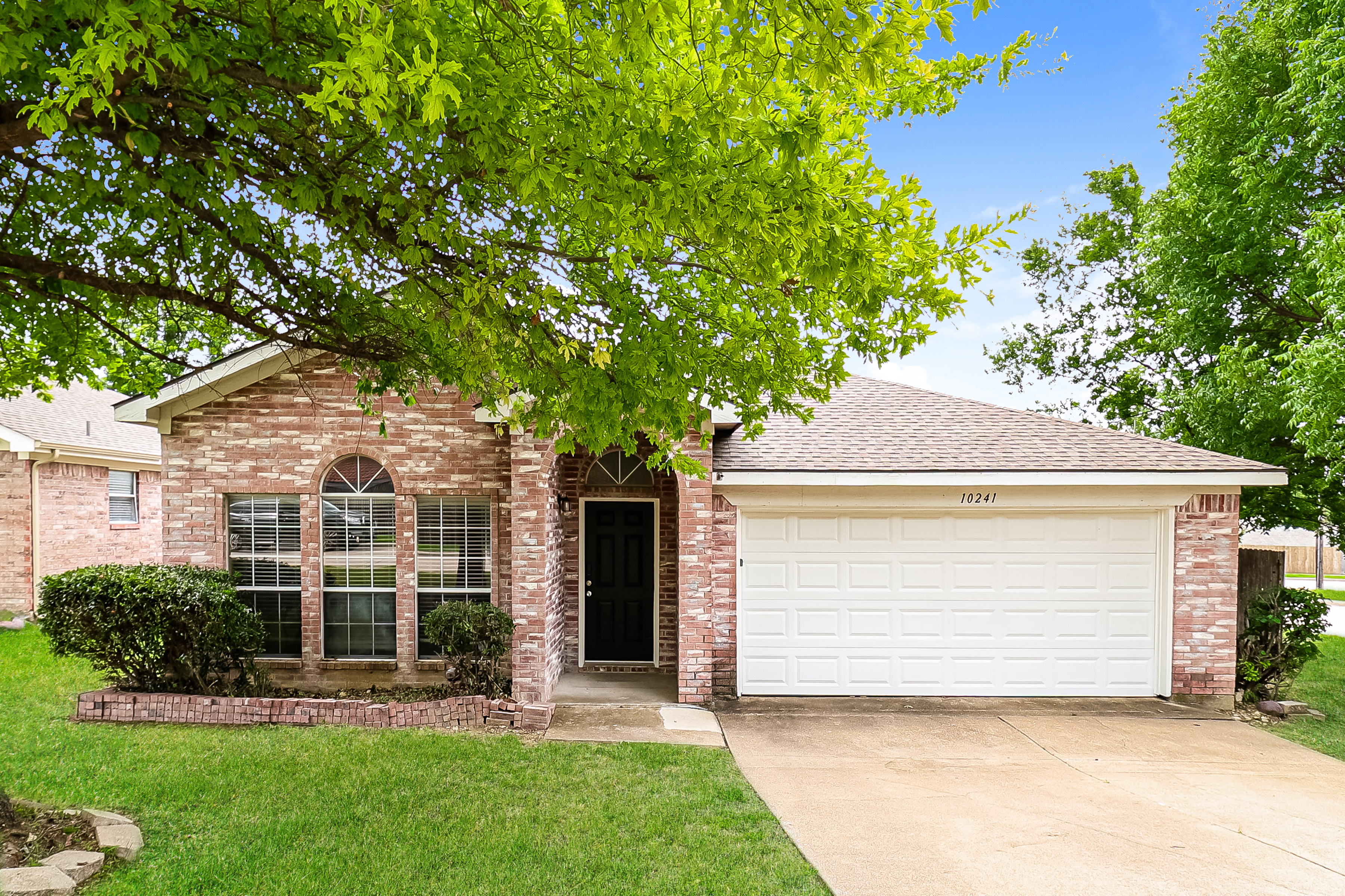 10241 Pleasant Mound Dr Fort Worth, TX 76108